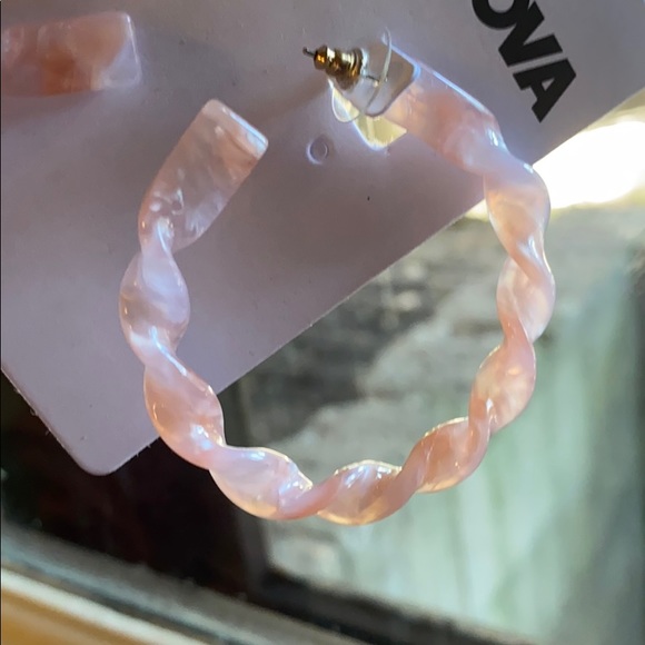 Light pink earrings from DSW - Picture 2 of 3